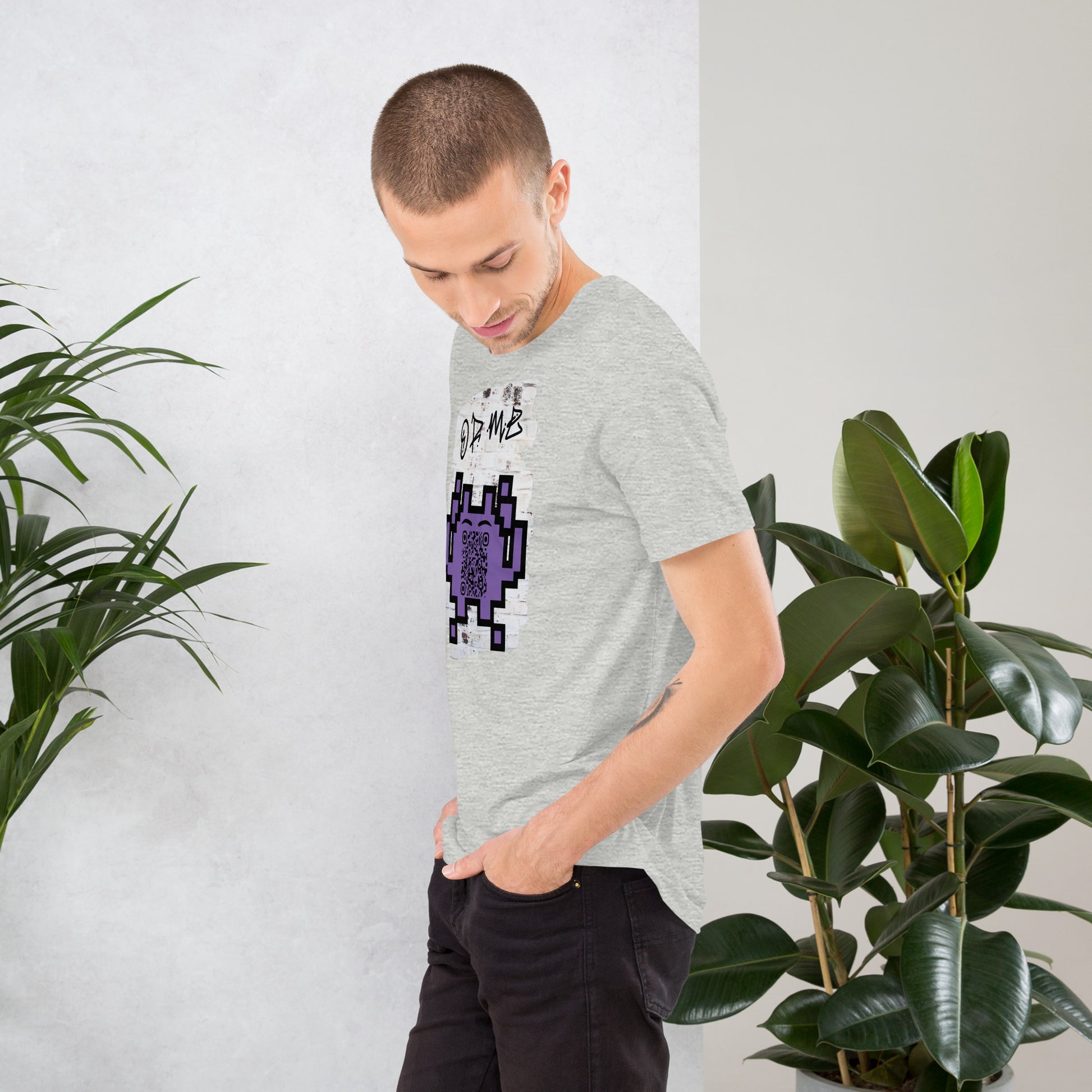 Graffiti Wall Alien QR Code T-Shirt – For Gamers and YouTubers