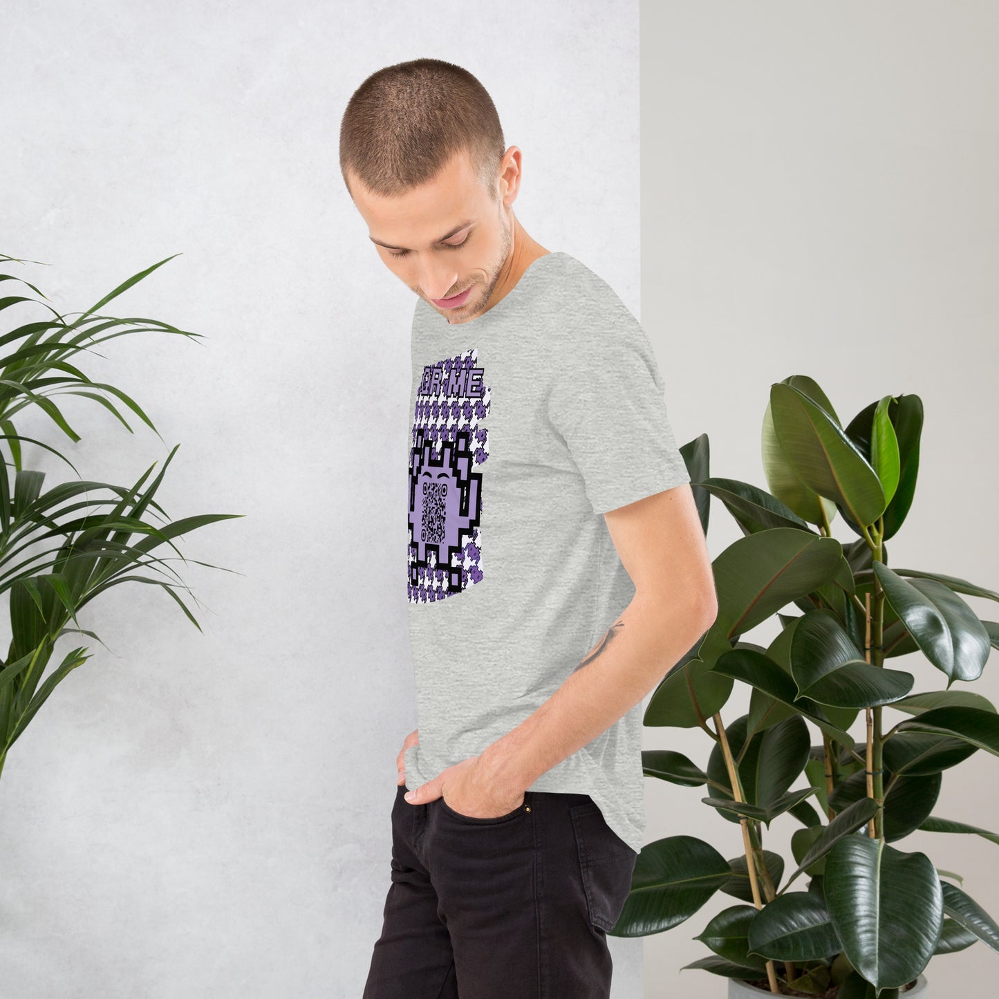 Purple Alien QR Code T-Shirt – For Gamers and YouTubers