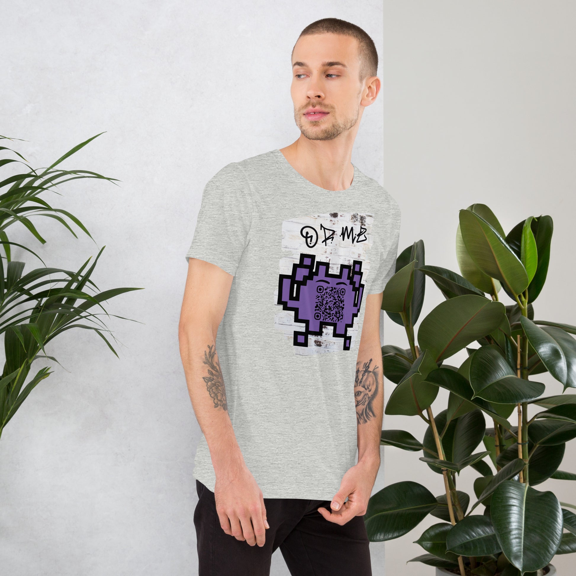 Graffiti Wall Alien QR Code T-Shirt – For Gamers and YouTubers