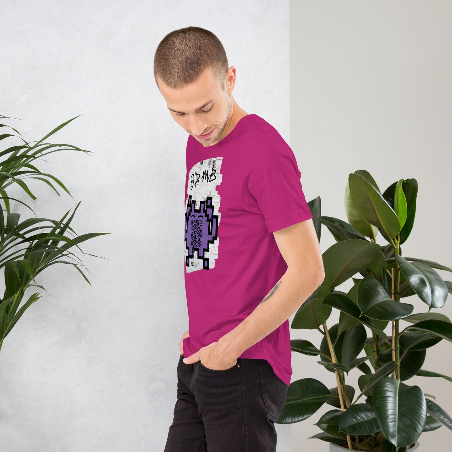 Graffiti Wall Alien QR Code T-Shirt – For Gamers and YouTubers