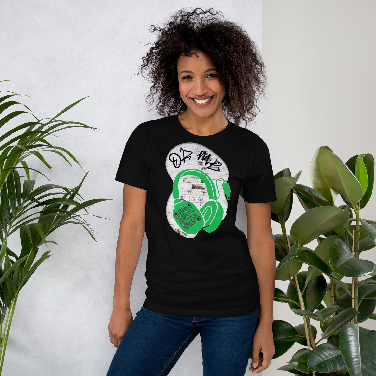 Graffiti Wall QR Code T-Shirt – Share Your Music Boldly