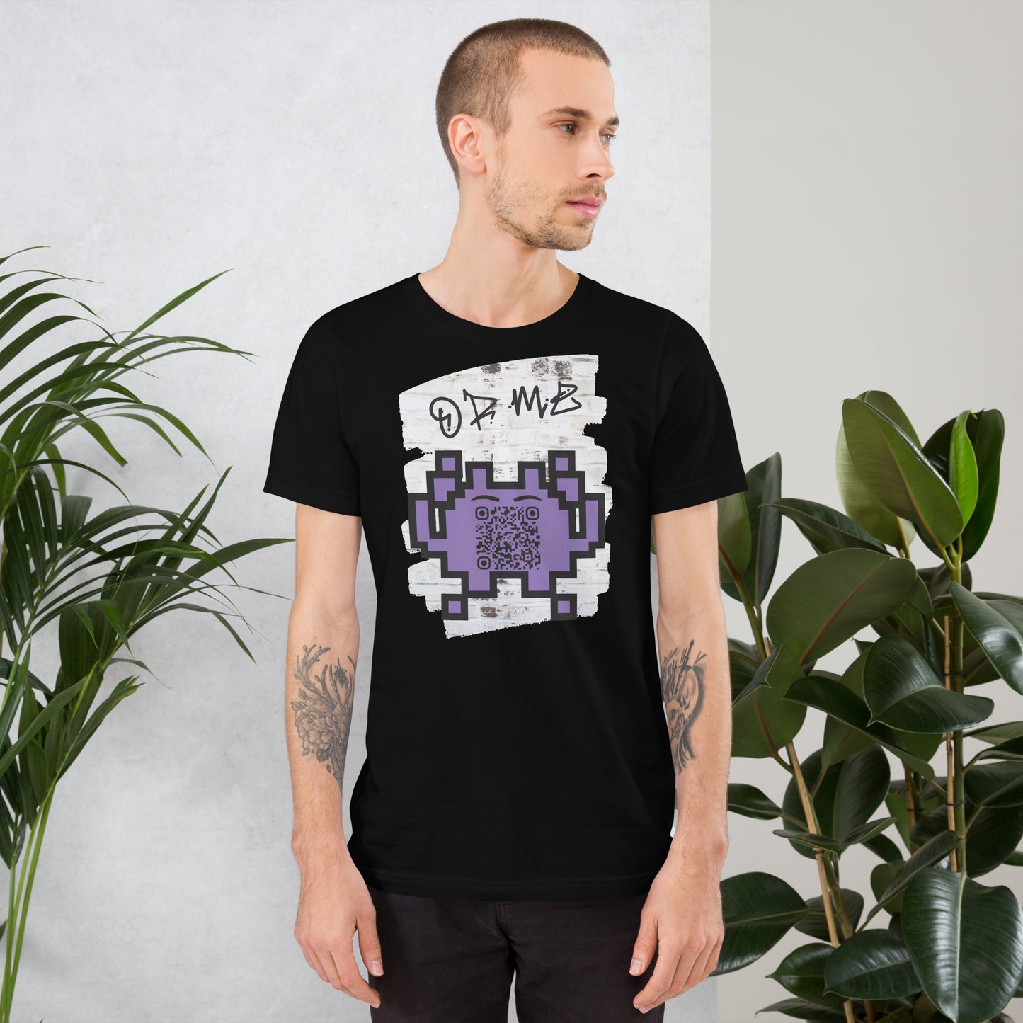 Graffiti Wall Alien QR Code T-Shirt – For Gamers and YouTubers