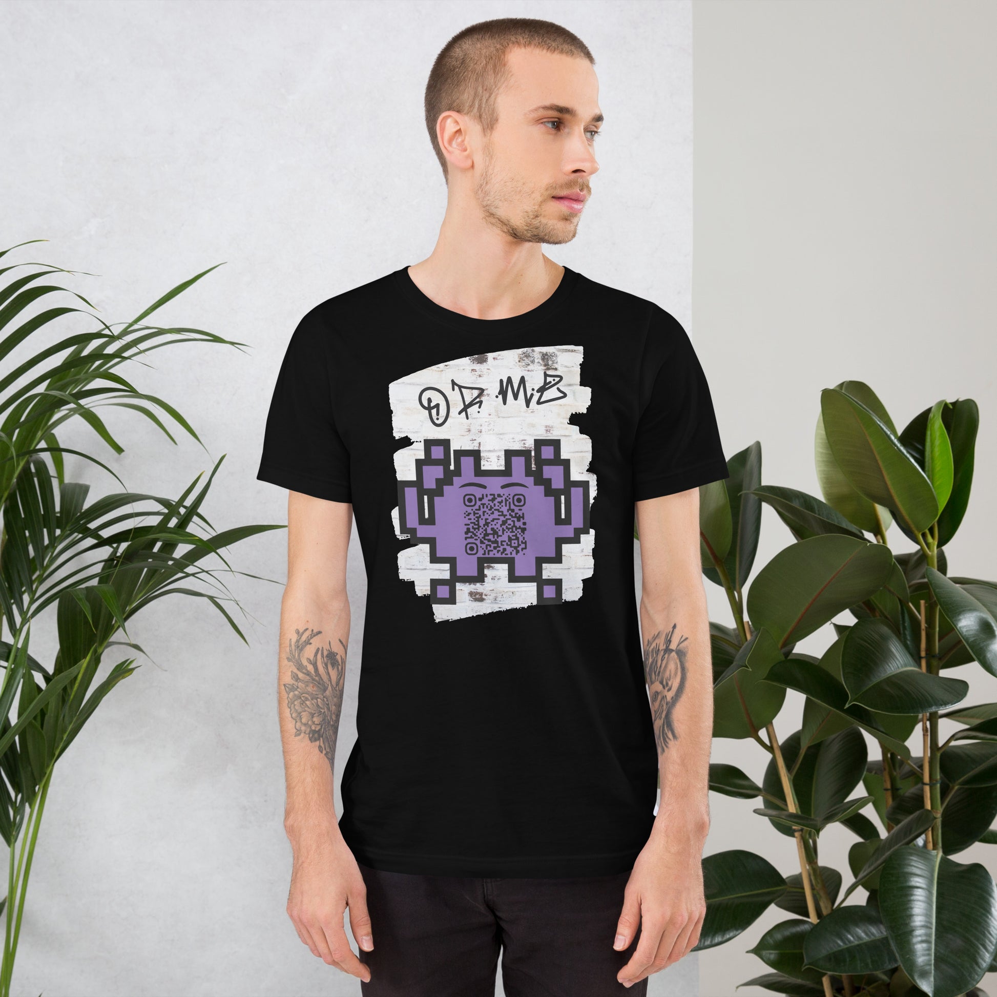 Graffiti Wall Alien QR Code T-Shirt – For Gamers and YouTubers