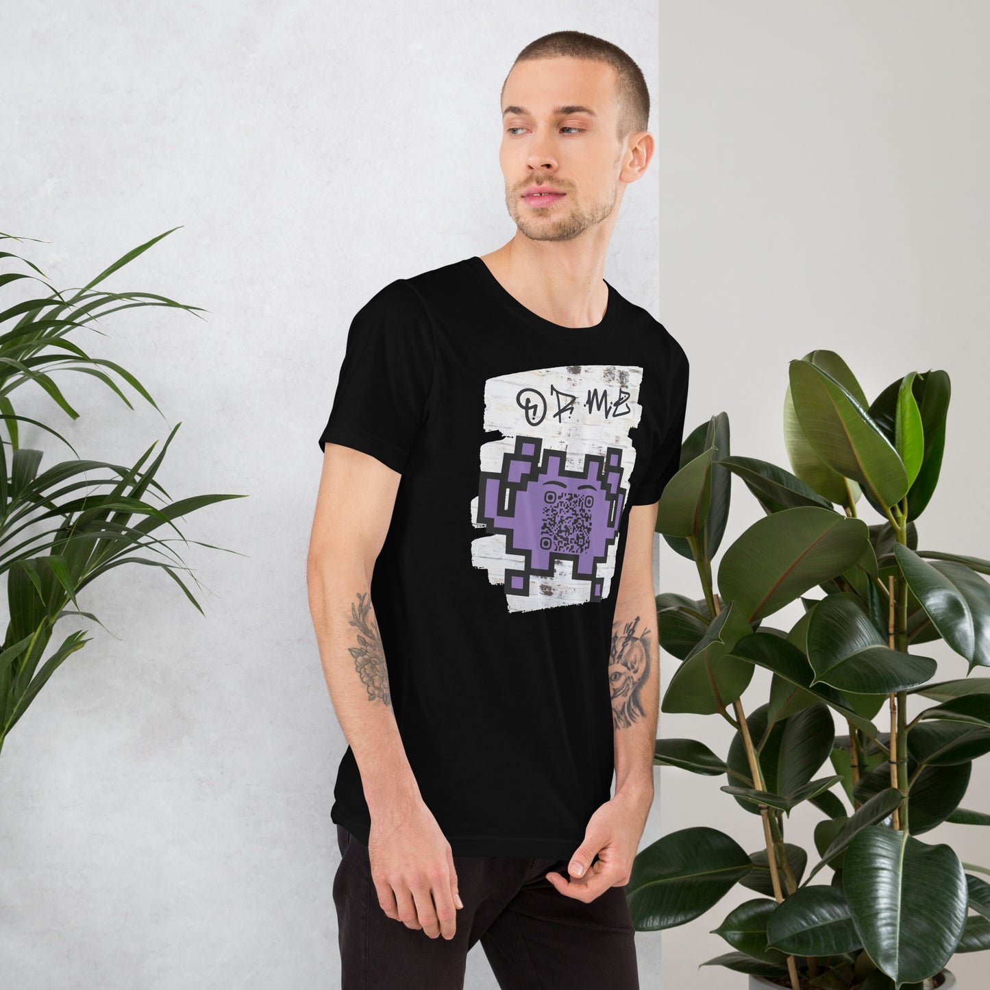 Graffiti Wall Alien QR Code T-Shirt – For Gamers and YouTubers