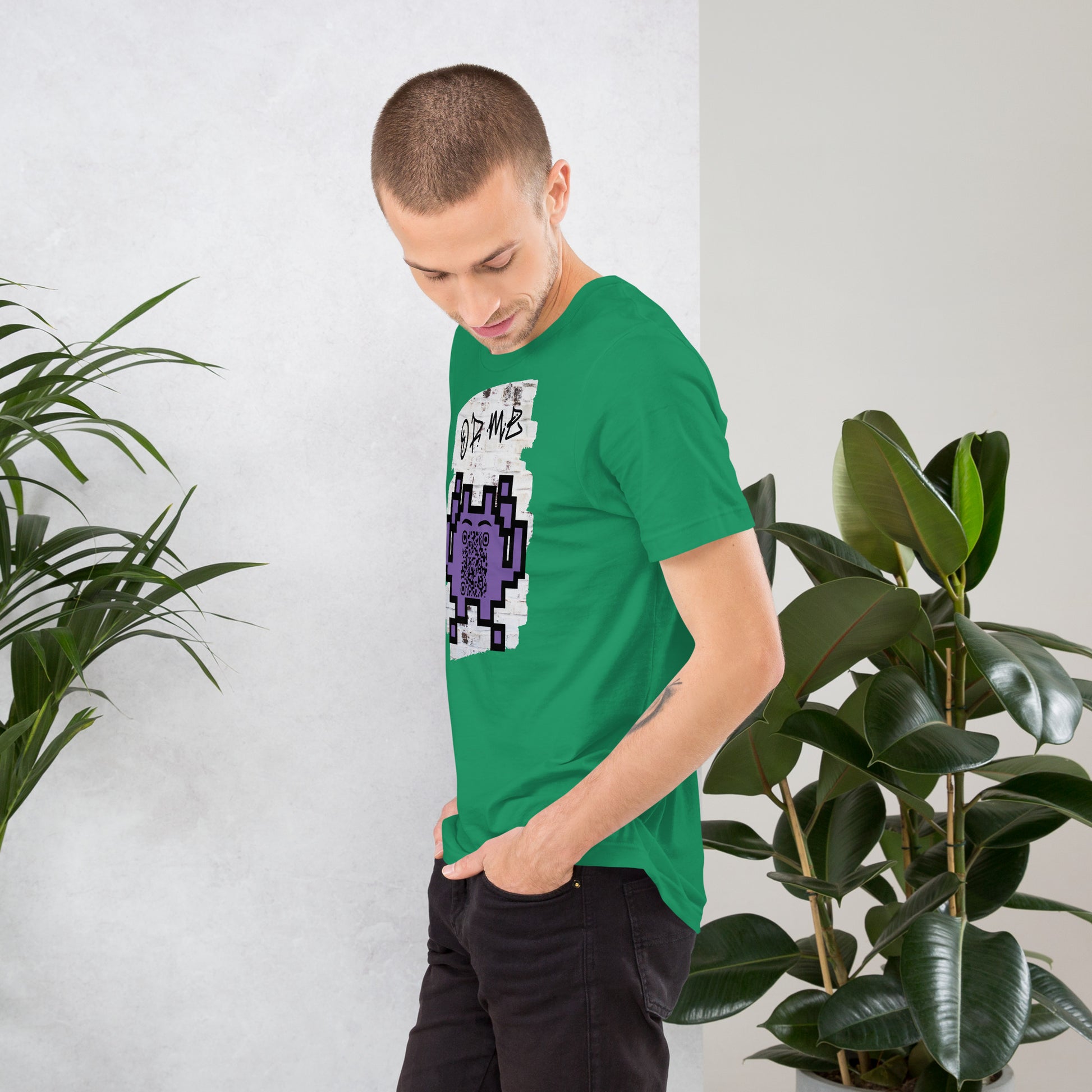 Graffiti Wall Alien QR Code T-Shirt – For Gamers and YouTubers