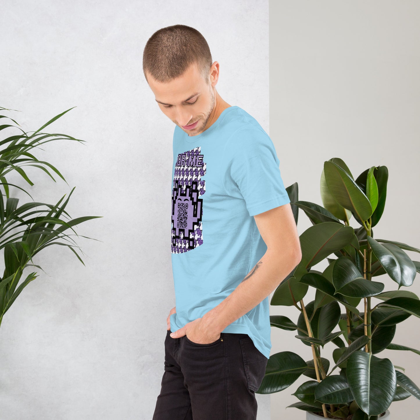Purple Alien QR Code T-Shirt – For Gamers and YouTubers