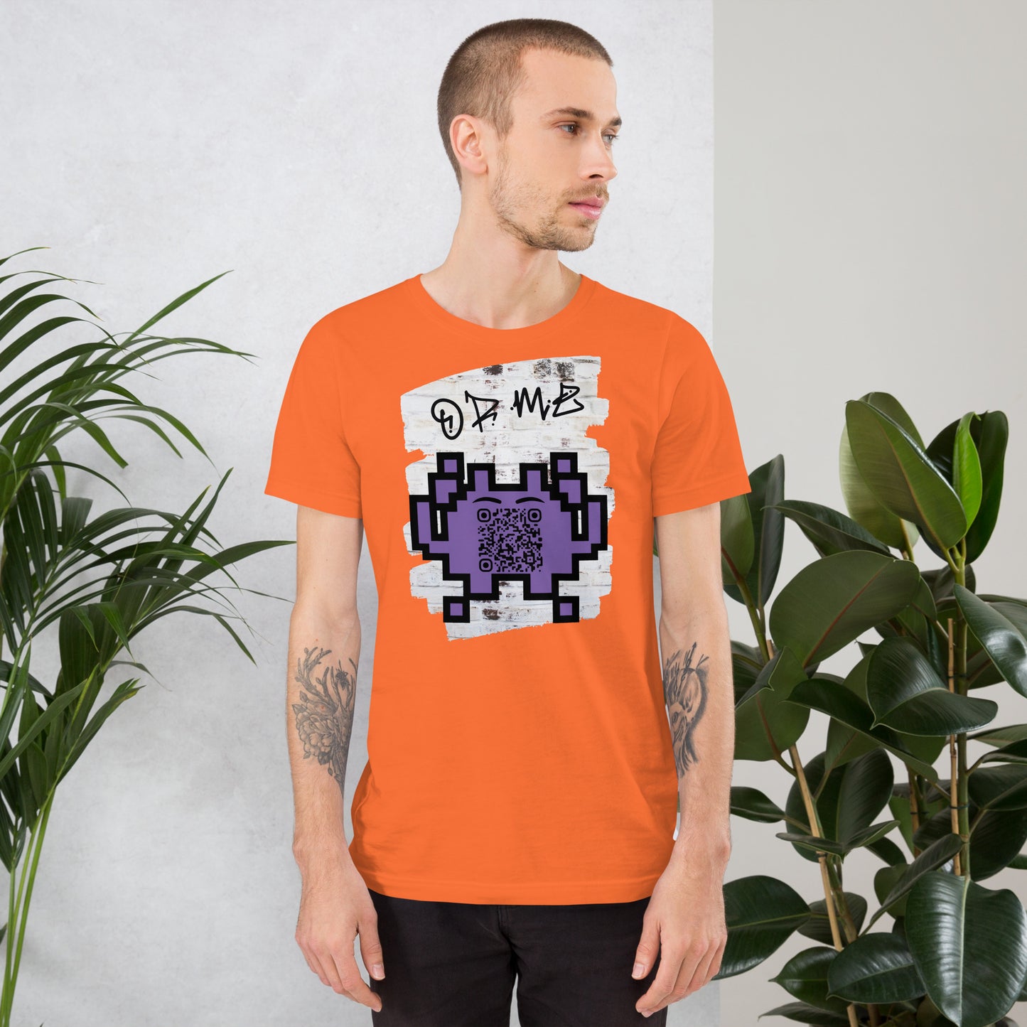 Graffiti Wall Alien QR Code T-Shirt – For Gamers and YouTubers