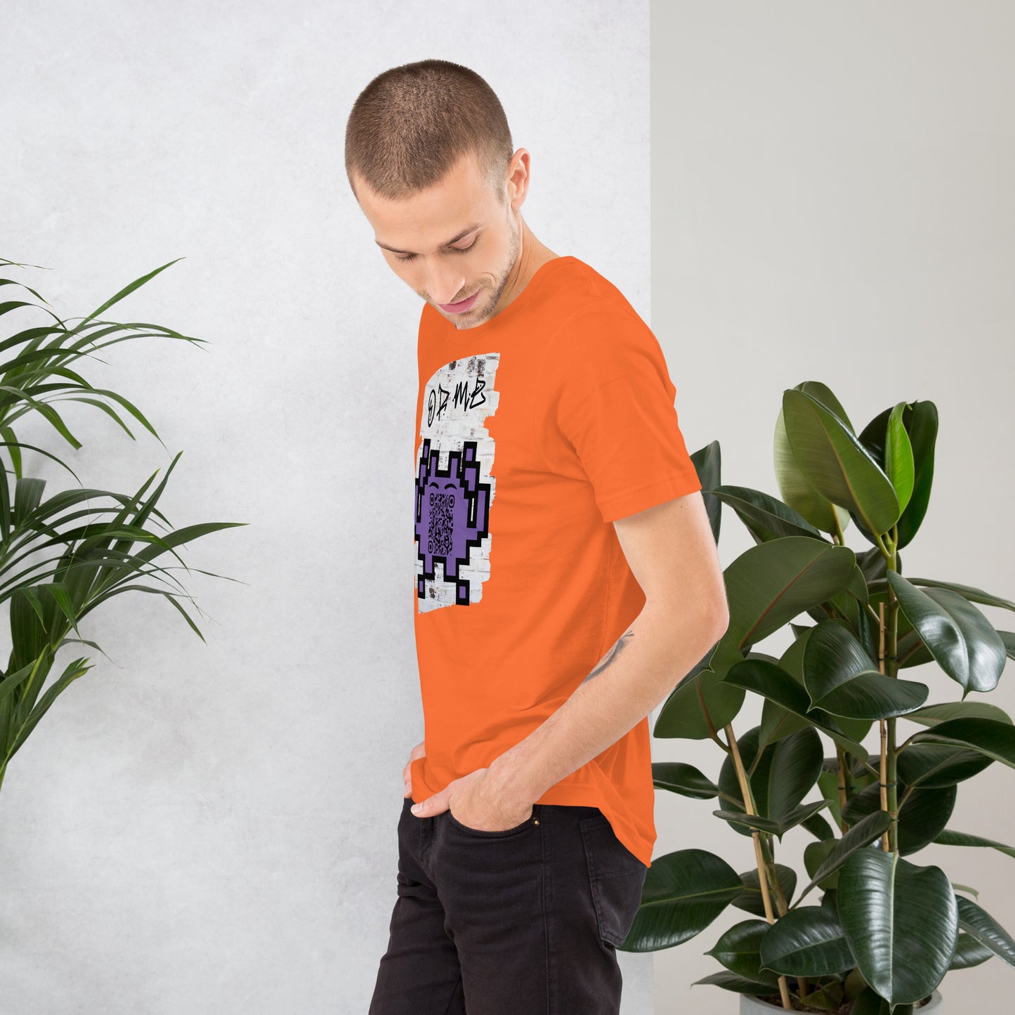 Graffiti Wall Alien QR Code T-Shirt – For Gamers and YouTubers