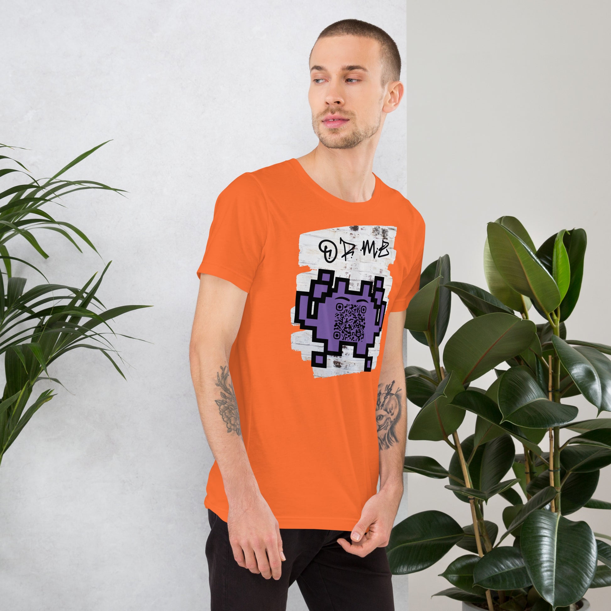 Graffiti Wall Alien QR Code T-Shirt – For Gamers and YouTubers