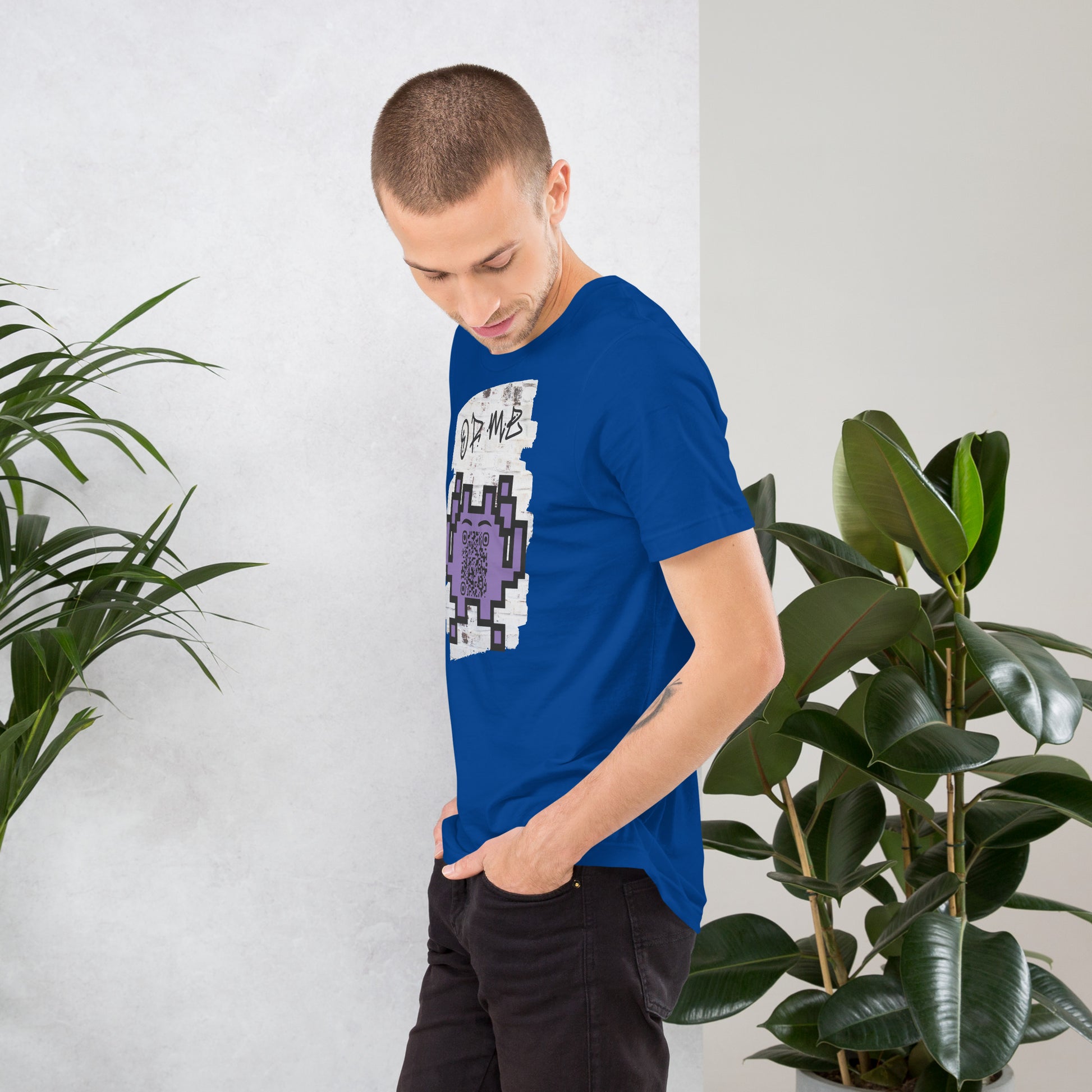 Graffiti Wall Alien QR Code T-Shirt – For Gamers and YouTubers