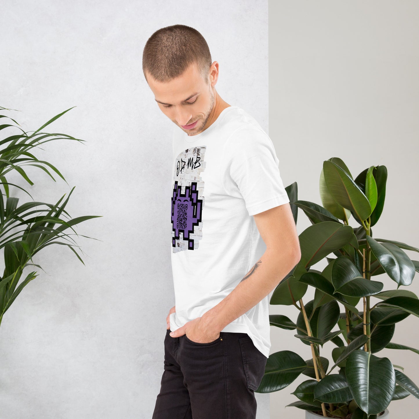 Graffiti Wall Alien QR Code T-Shirt – For Gamers and YouTubers