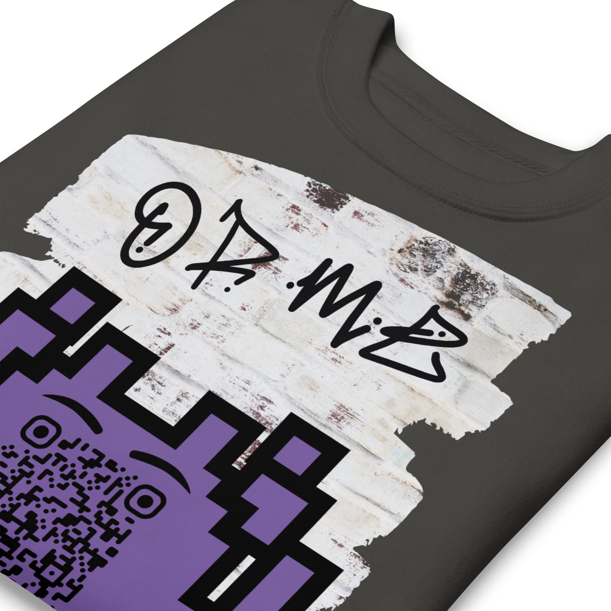 Graffiti Wall Alien QR Code Sweatshirt – Bold Style for Gamers